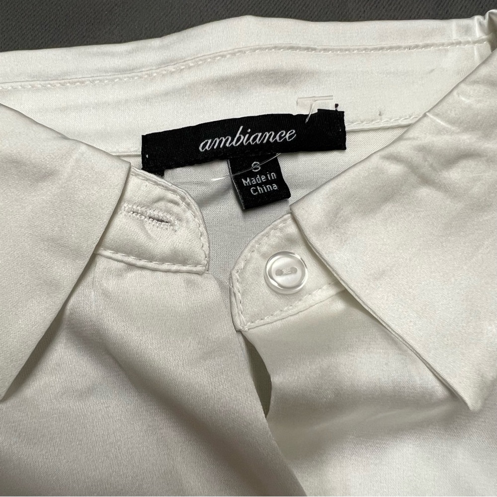 🌴Women’s Ambiance Button Up Long Sleeve Shirt - Picture 2 of 5